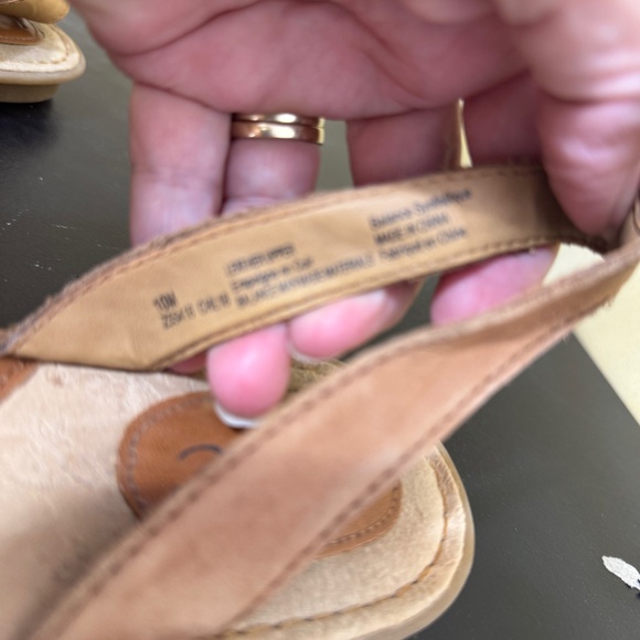 BOC Born Sandals Womens Size 10 Beige Strappy Leather Flat Slingback Ankle - Picture 4 of 7
